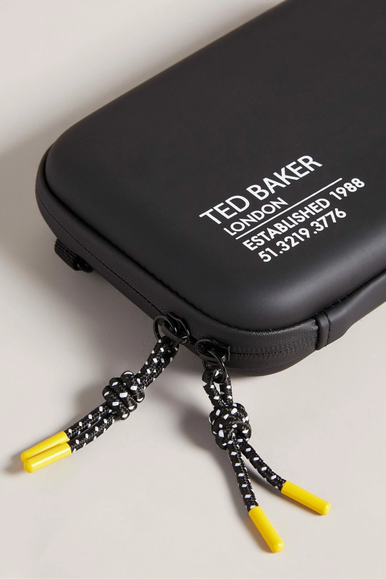 Ted Baker Mens Black Bickin Rubberised Hard Case Bag 6 Ted Baker Mens Black Bickin Rubberised Hard Case Bag - Image 4